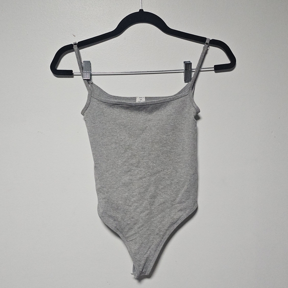 Forever 21 Tops - Forever 21 Heather Gray Scoop Neck Tank